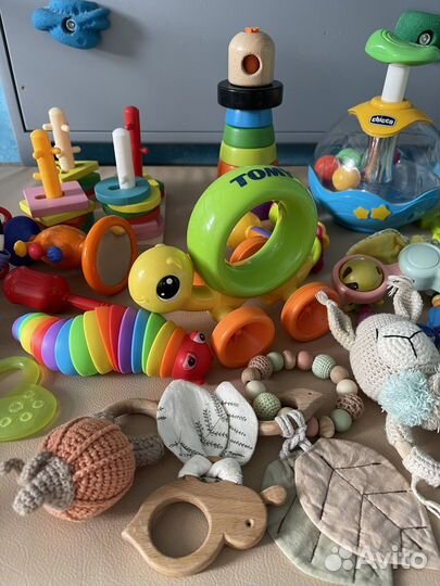 Развивающие игрушки для малышей пакетом
