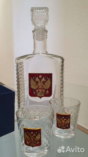 Штоф и рюмки с символикой Российской Федерации