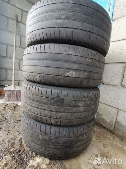 Michelin Latitude Tour HP 8/10 R17