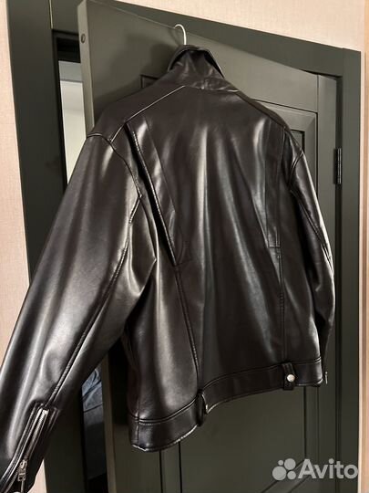 Кожаная куртка bershka