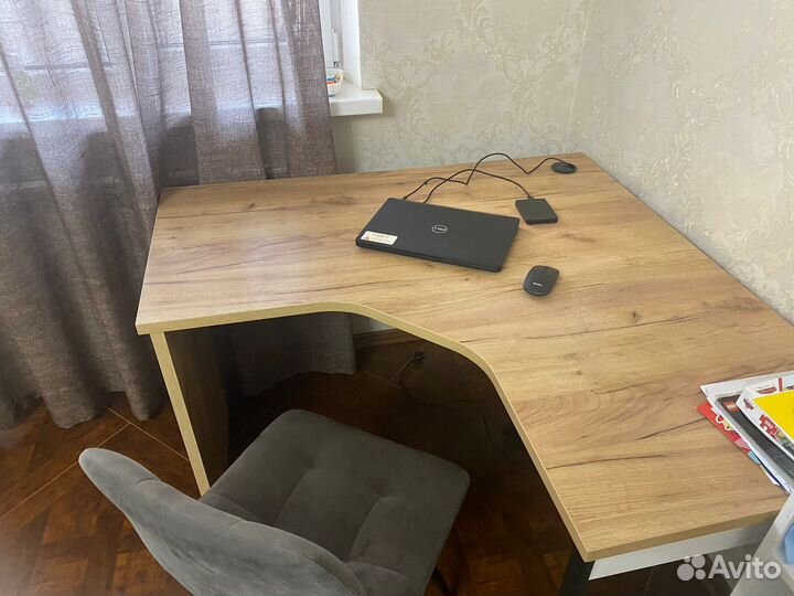 Угловой письменный стол