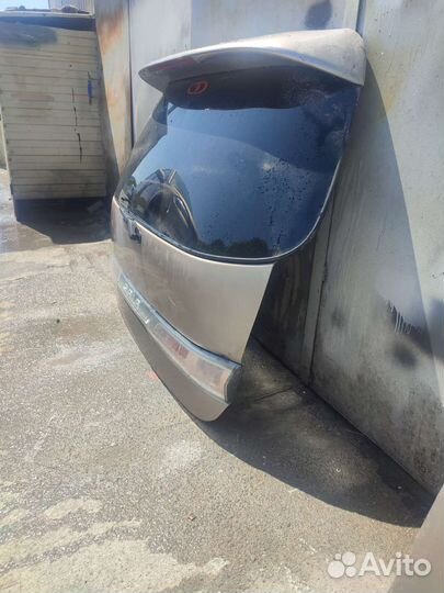Крышка багажника toyota gaia