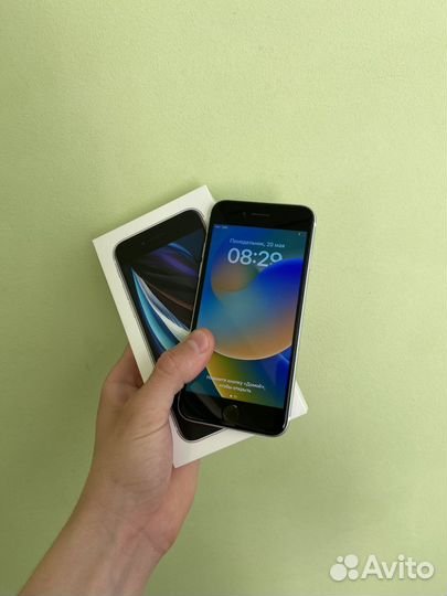 iPhone SE, 64 ГБ