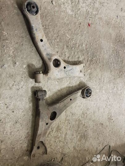 Рычаги авенис 2