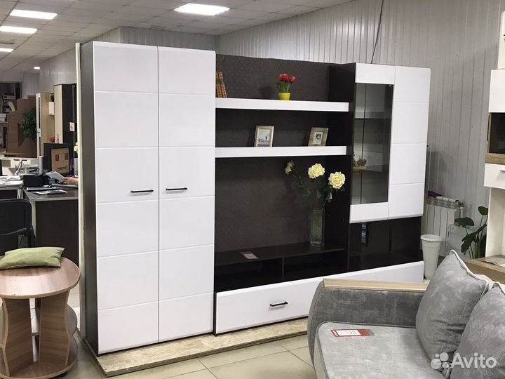 Стенка в гостиную новая