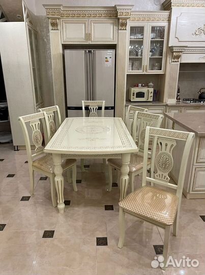 Стол и стулья в гостиную. В наличии