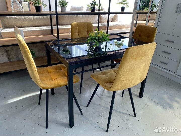 Кухонный стол и стулья