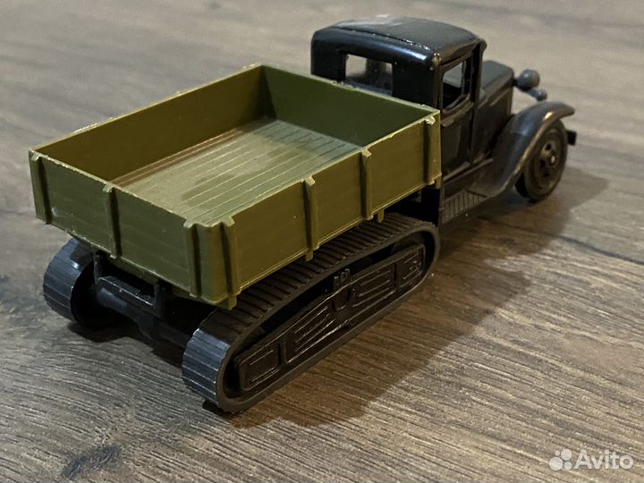 Модель автомобиля газ 60 СССР 1:43 состояние новой