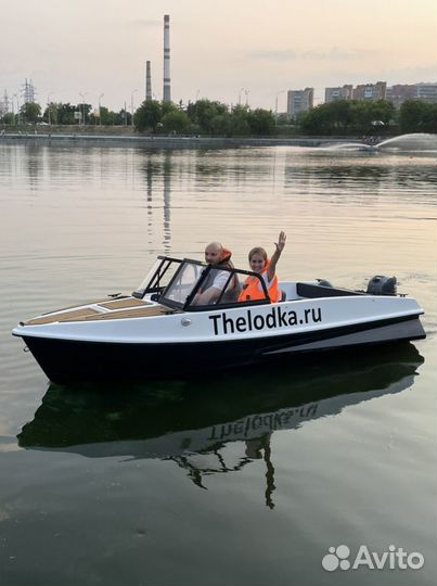 Аренда катера без капитана/Прокат по Москва реке