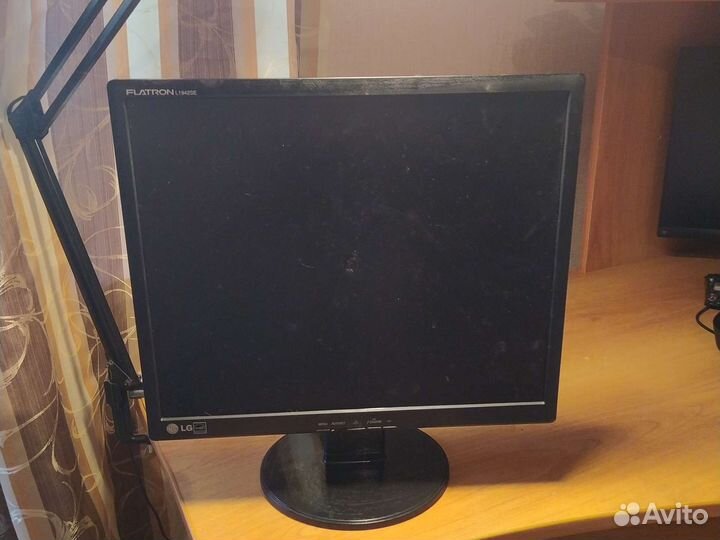 Монитор LG flatron l1942se