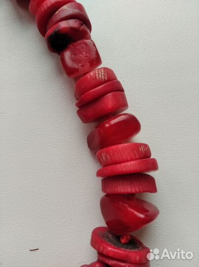 Коралловые бусы