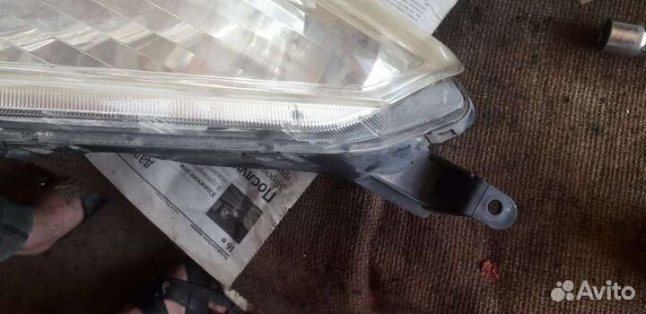 Правая фара на Toyota Ractis