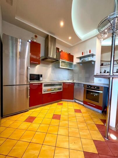 3-к. квартира, 130 м², 11/17 эт.