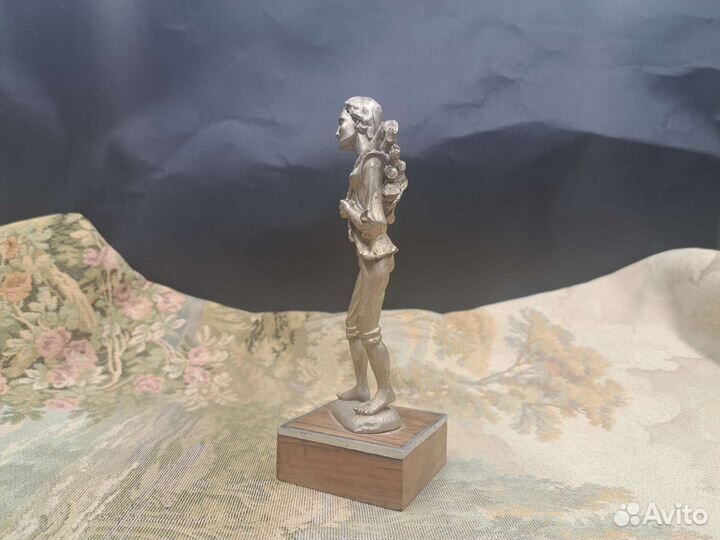 Оловянная статуэтка Италия