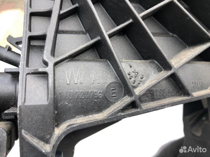Педаль сцепления на VW Golf 5 2.0