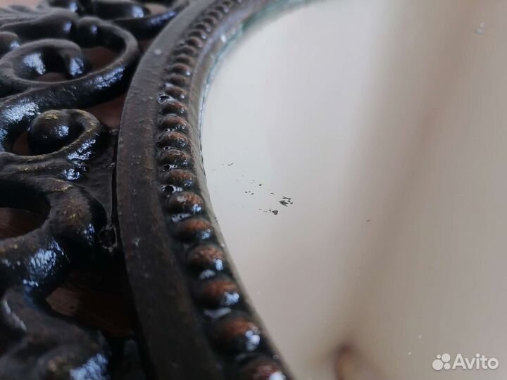 Зеркало с металлической рамкой