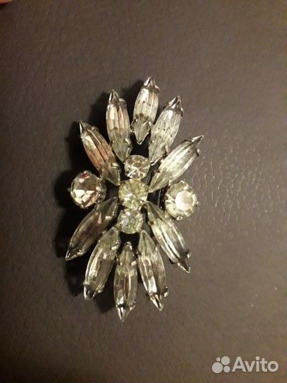 Чешская брошь