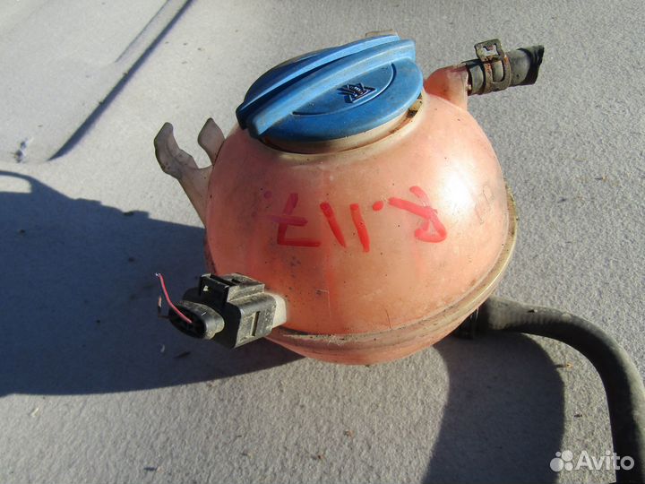 Бачок расширительный Фольксваген Пассат b6 2л tdi