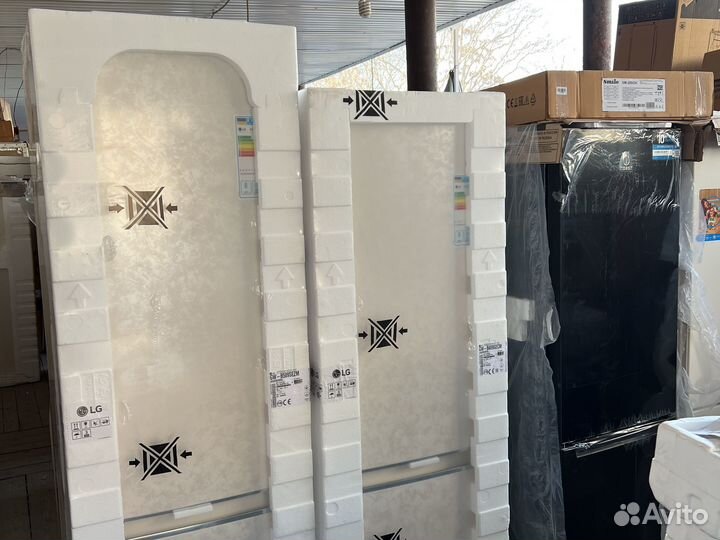 Холодильник indesit DS 4200 E бежевый,200см