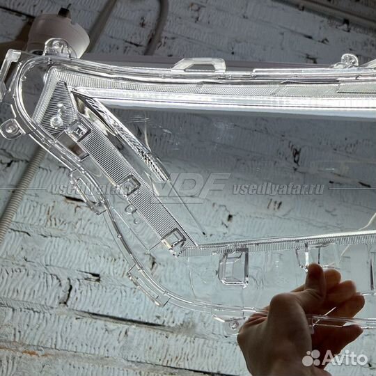 Уцененное стекло для фары Toyota RAV 4 V (2018-202