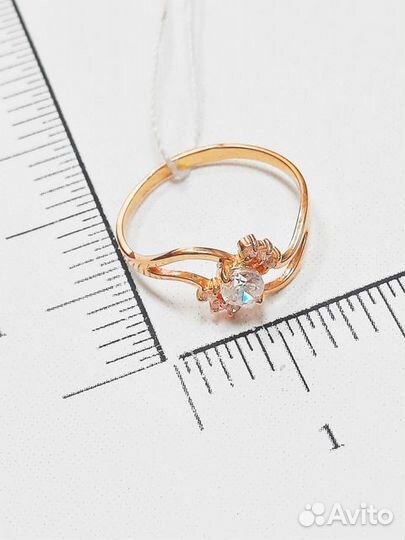 Золотое кольцо с камнем 17р