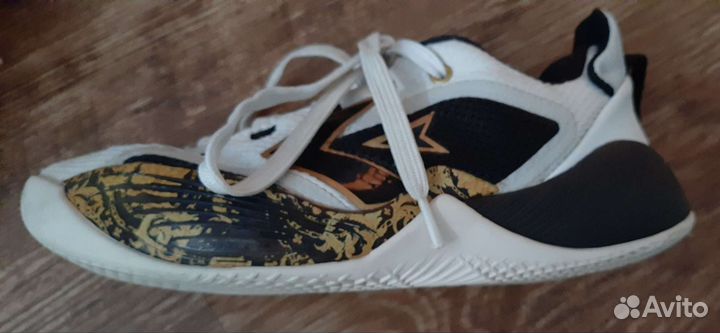 Баскетбольные кроссовки 39 размер