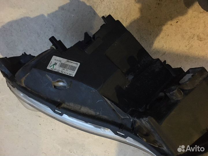 Фара битая правая Nissan Almera 3 G15 2012