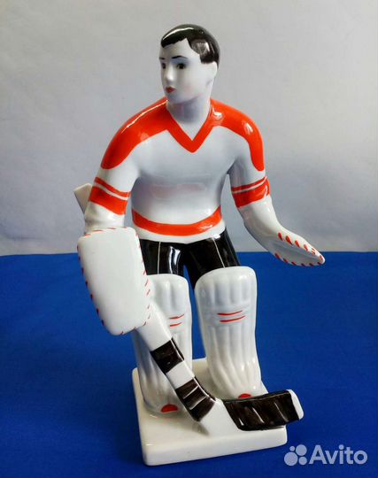 Фарфоровая статуэтка Вратарь Третьяк лфз.в/сорт