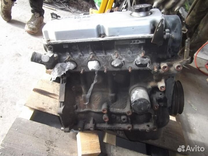 Двигатель Mitsubishi Lancer CB4A 4G92
