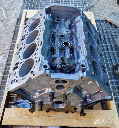 Блок цилиндров от BMW 7 G12 N63 4,4 2017г