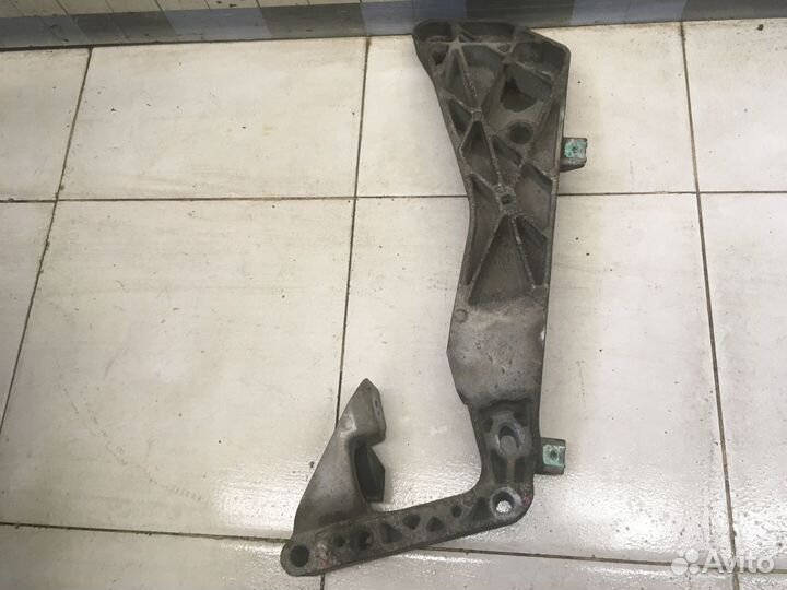 Кронштейн кпп X1 E84 2009