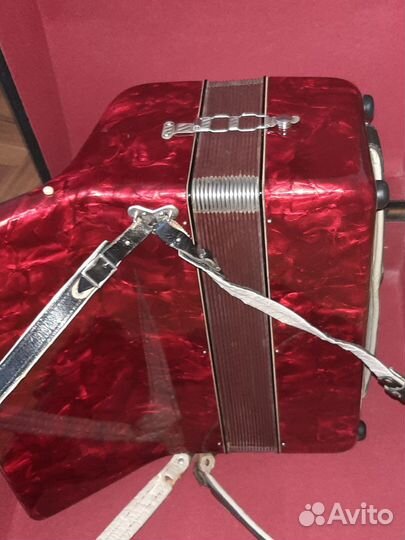 Аккордеон Вельтмастер 5+ 3 регистров, в алых тонах