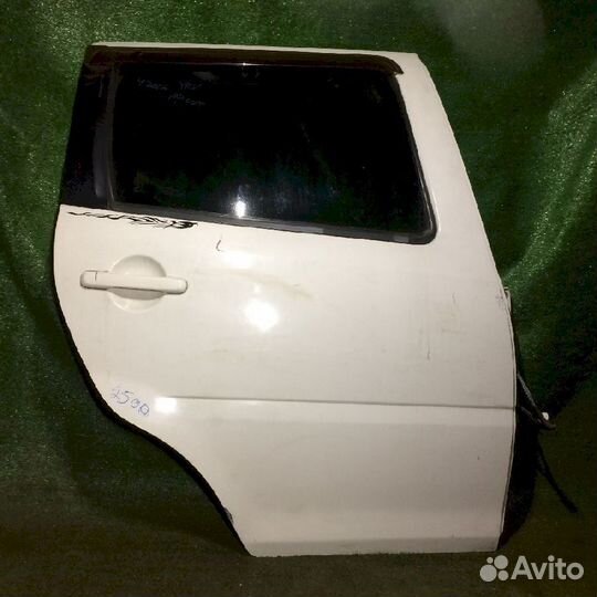 Дверь задняя правая Daihatsu YRV M211G Белая царап