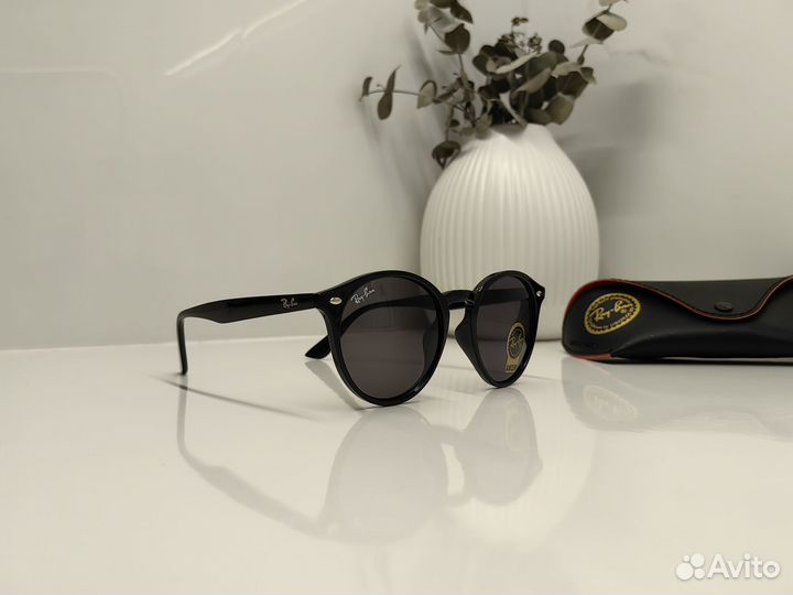 Солнцезащитные очки Ray Ban