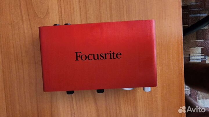 Внешняя звуковая карта focusrite 2i2