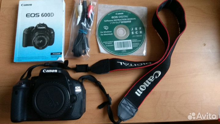 Зеркальная фотокамера Canon EOS 600 D