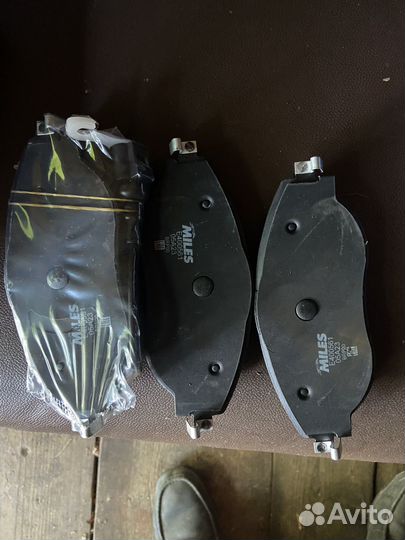 Тормозные колодки передние