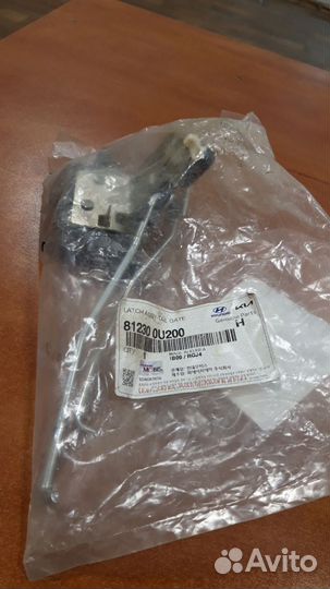 Замок багажника Hyundai Solaris 2015 812300U200 RB