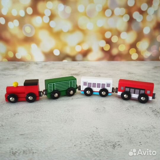 Поезд, паравозик игрушечный на магнитах