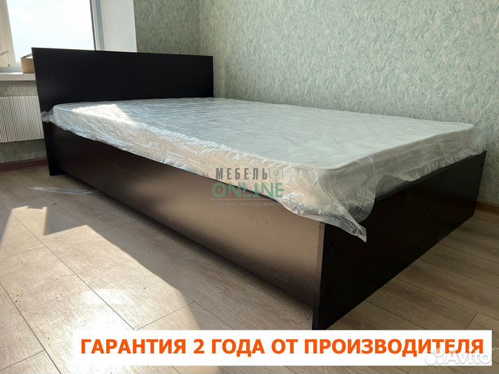 Кровать с матрасом