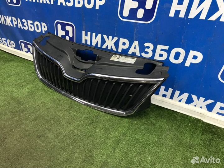 Решетка радиатора передняя Skoda Rapid 2013
