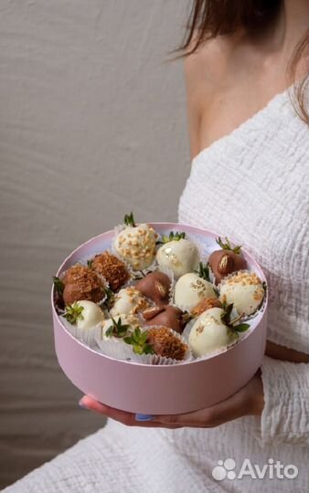 Комбо клубника в шоколаде + цветы