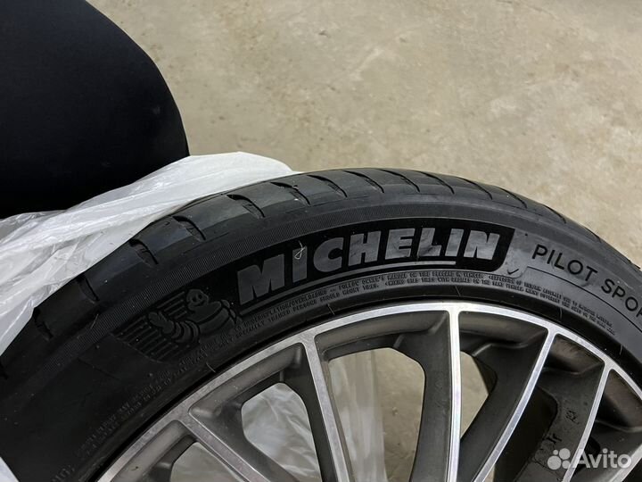 Michelin Pilot Sport 4 245/45 R19