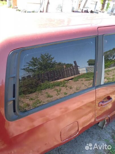 Стекло боковое Nissan Terrano 2 Ниссан Террано 2