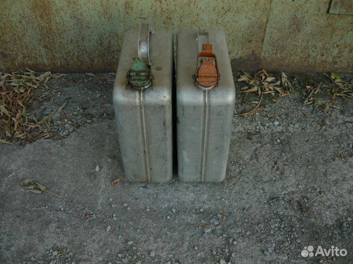 Канистра для бензина 20л