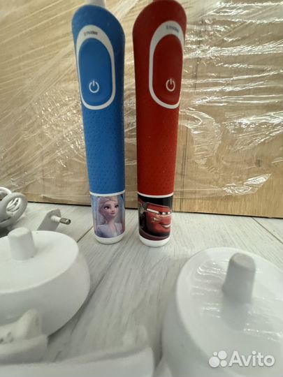 Электрическая зубная щетка oral b