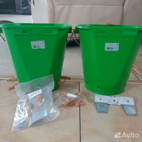 Ведро для кормления козлят