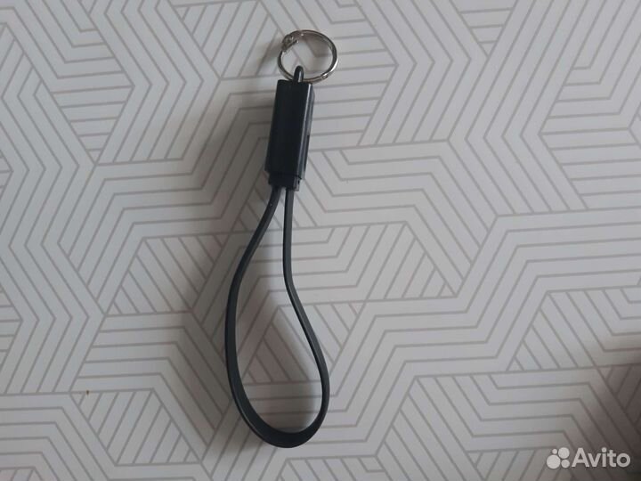 Зарядный шнур на iPhone