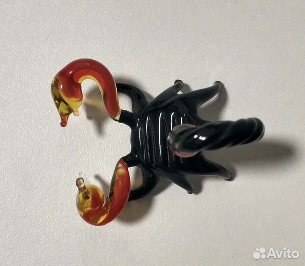 Скорпион стекло статуэтка