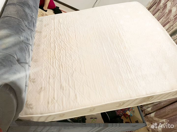 Кровать с матрасом